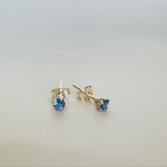 Brand New 2mm Blue Round CZ 925 Sterling Silver Earrings - Picture 3 of 5
